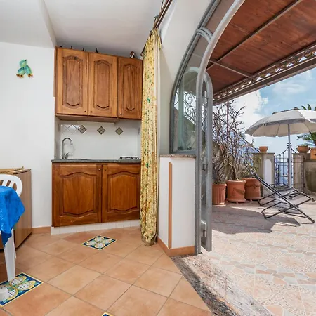 Lavinia Nocelle * 포지타노